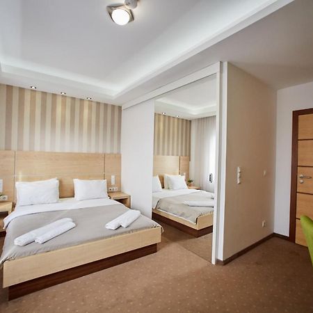 Laurus Motel Airport Tuzla Zivinice Eksteriør bilde