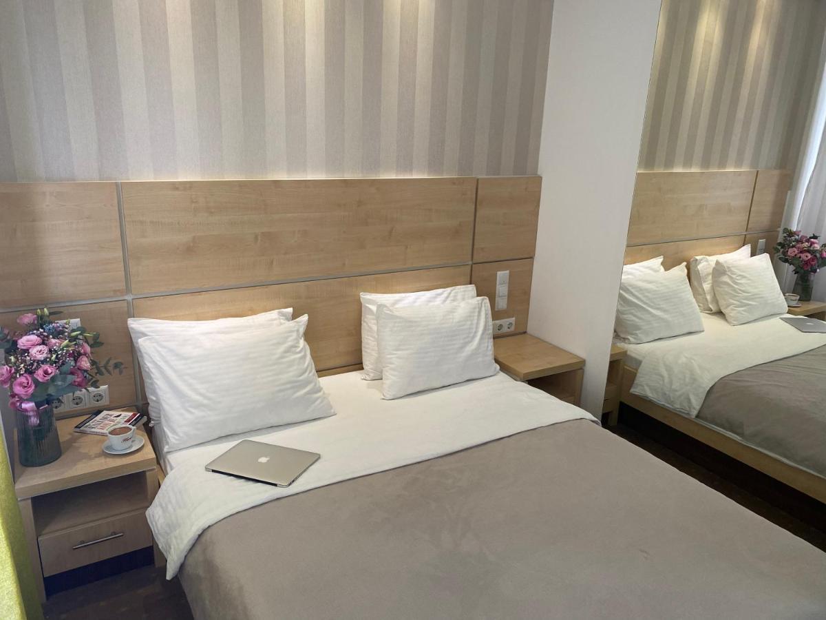 Laurus Motel Airport Tuzla Zivinice Eksteriør bilde