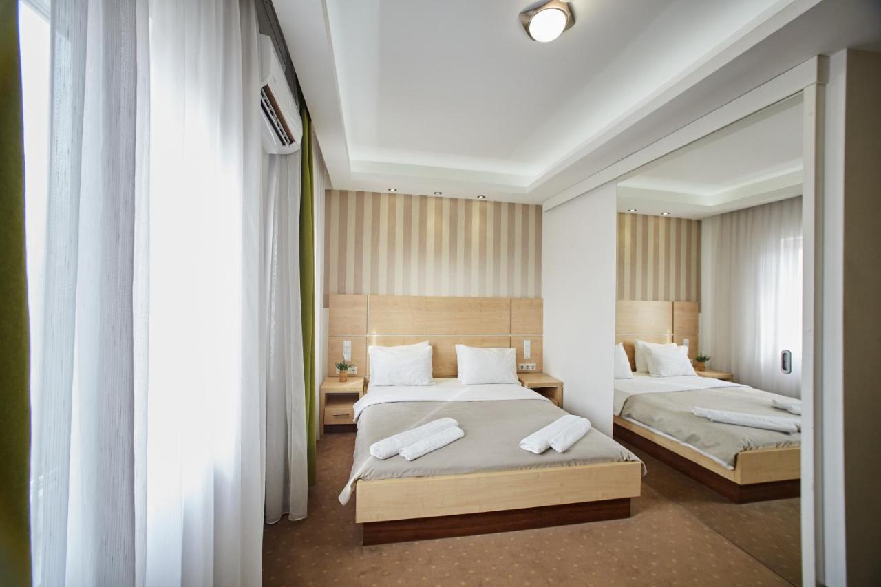 Laurus Motel Airport Tuzla Zivinice Eksteriør bilde