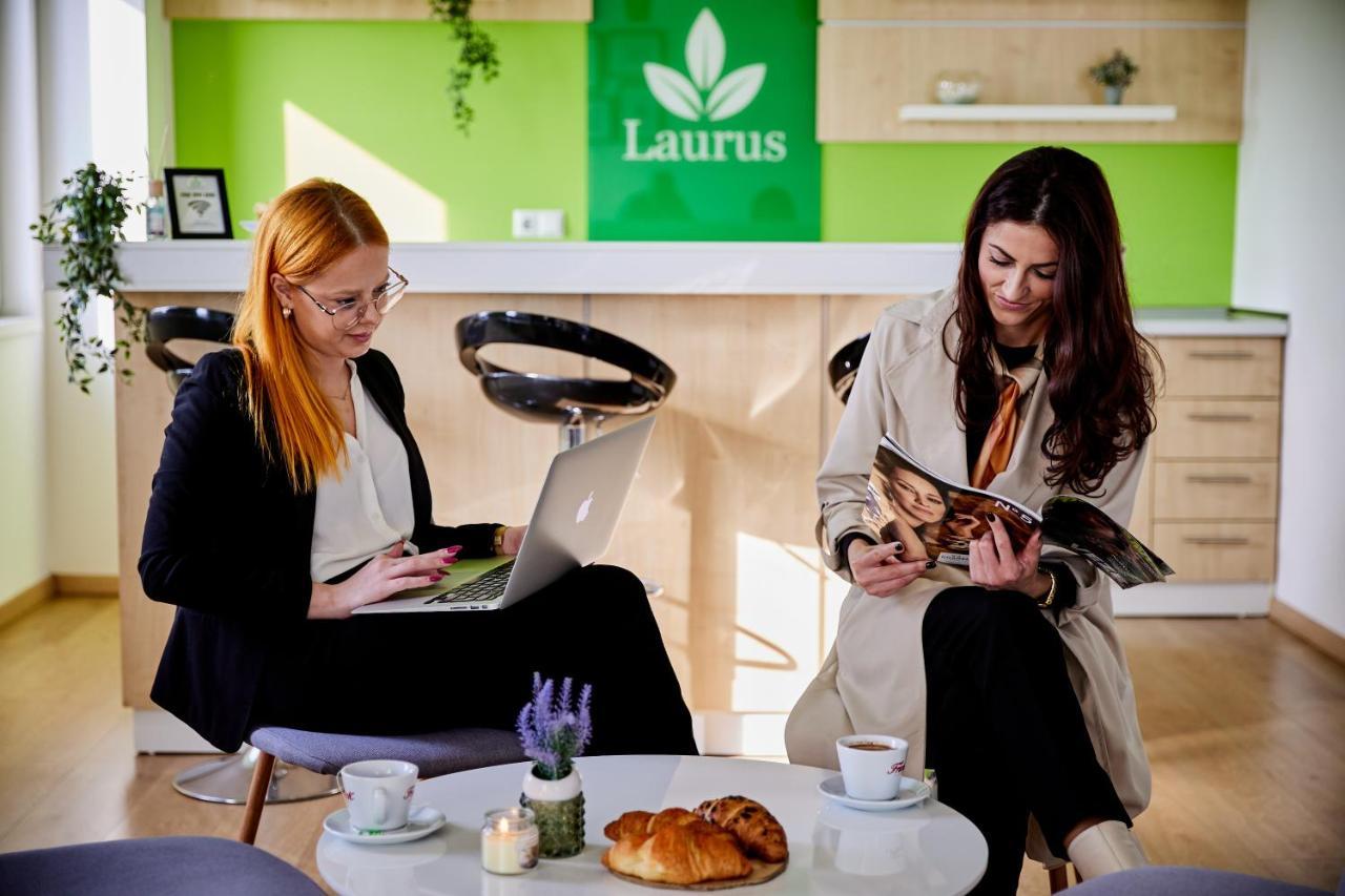 Laurus Motel Airport Tuzla Zivinice Eksteriør bilde