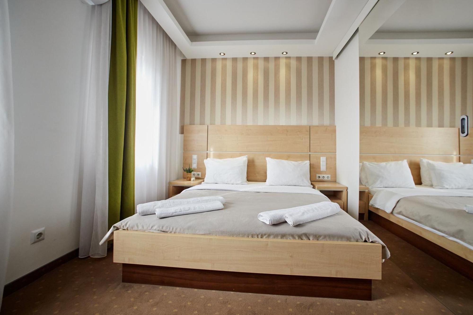 Laurus Motel Airport Tuzla Zivinice Eksteriør bilde