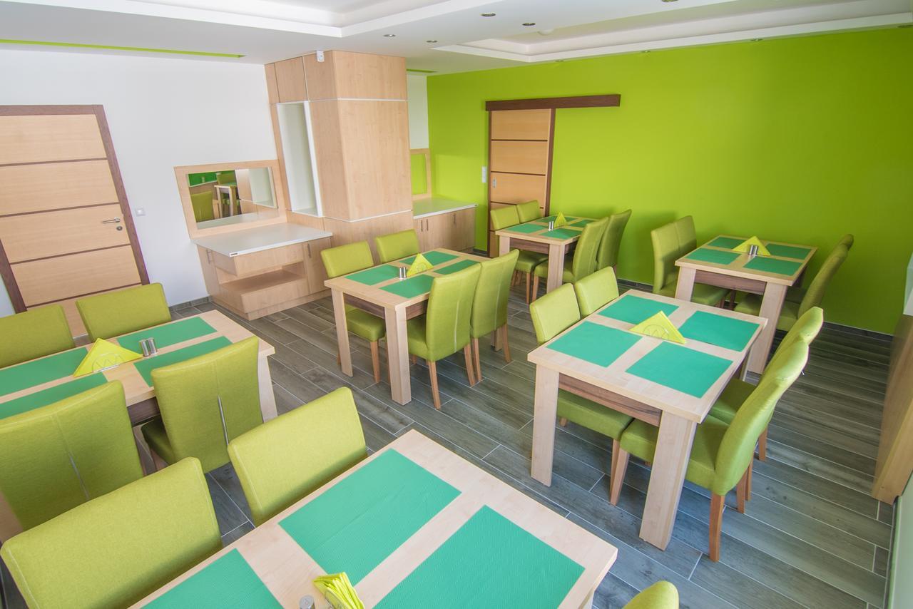 Laurus Motel Airport Tuzla Zivinice Eksteriør bilde